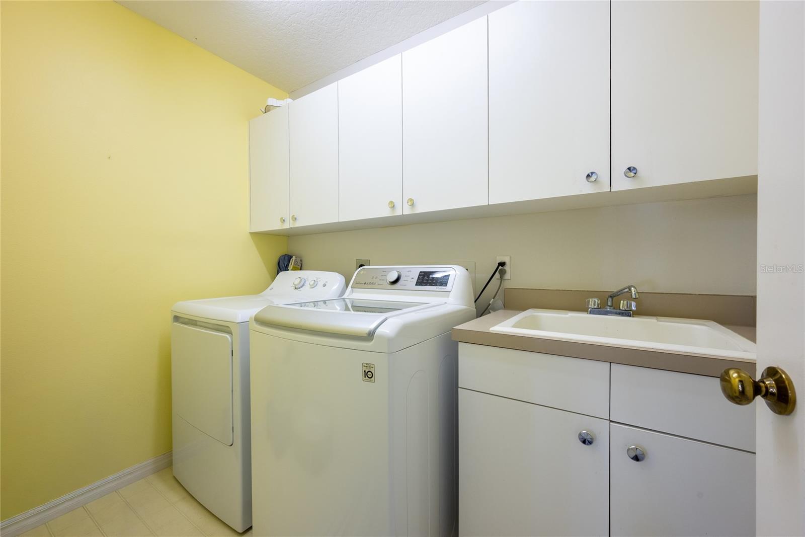 Image 37 of 50 For 239 River Village Drive