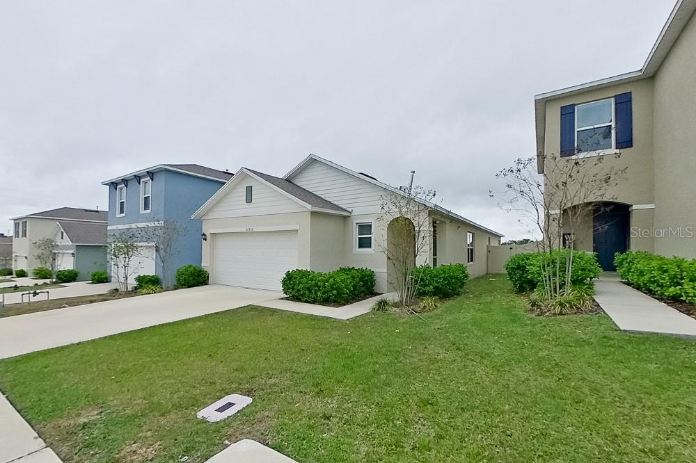 Image 3 of 20 For 32036 Katelin Circle