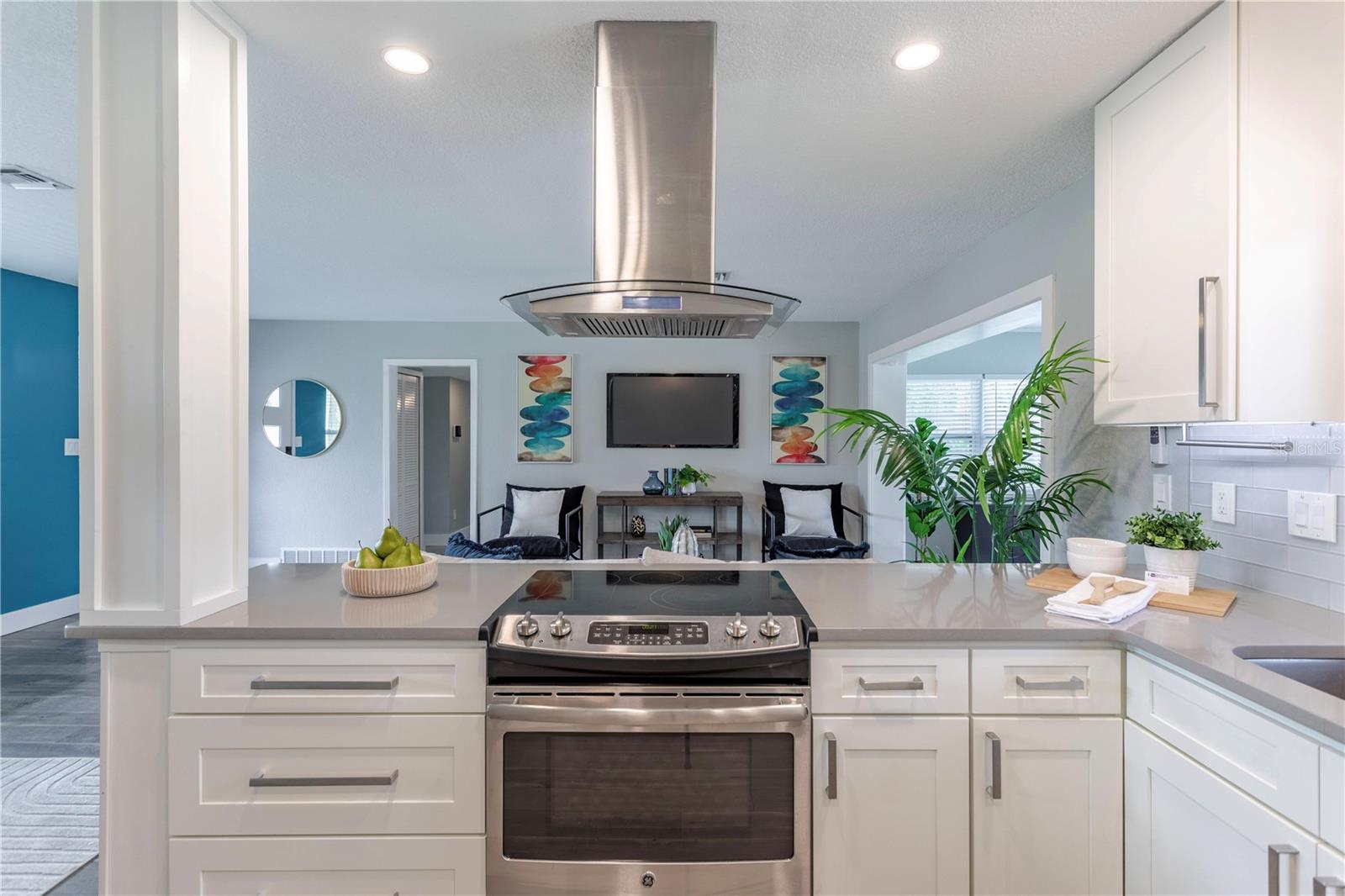 Image 14 of 42 For 1208 Roscomare Avenue