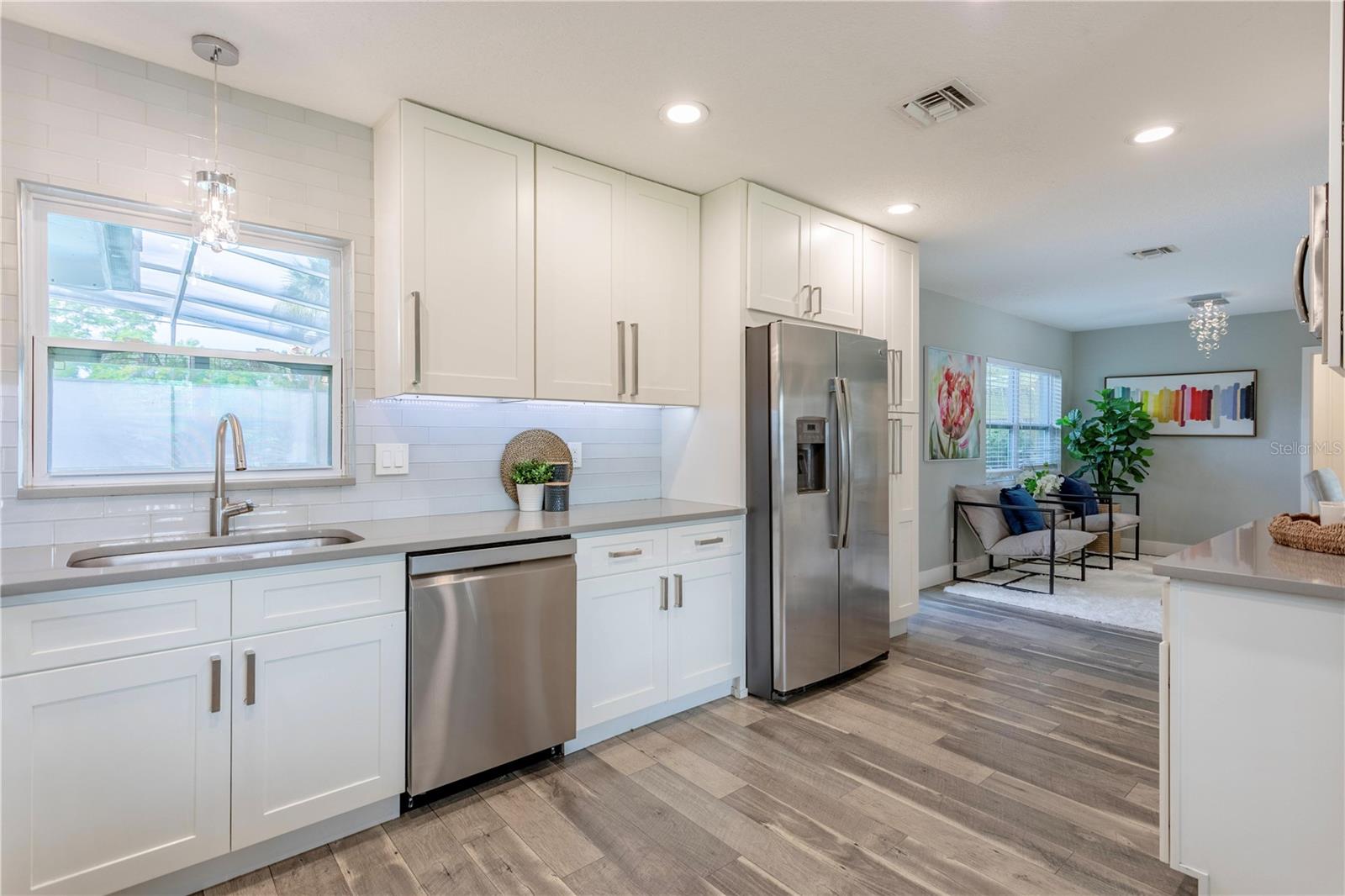 Image 17 of 42 For 1208 Roscomare Avenue