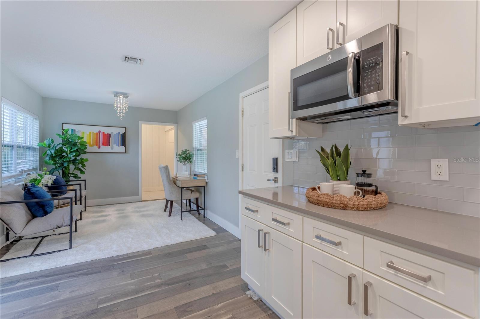 Image 18 of 42 For 1208 Roscomare Avenue