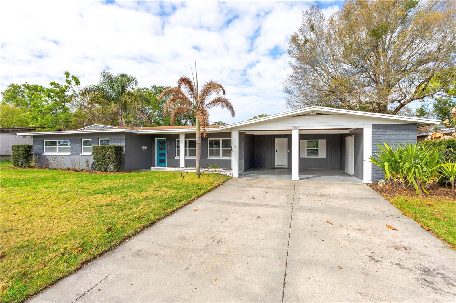 Image 2 of 42 For 1208 Roscomare Avenue