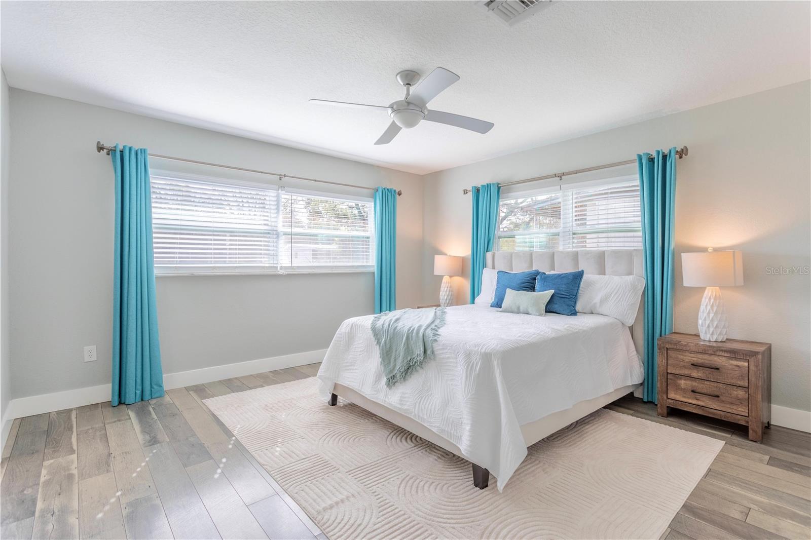 Image 21 of 42 For 1208 Roscomare Avenue