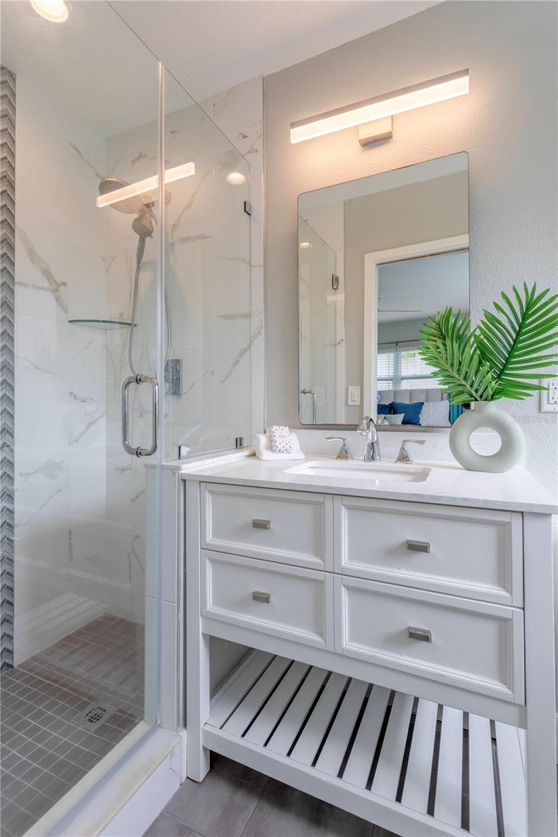 Image 24 of 42 For 1208 Roscomare Avenue