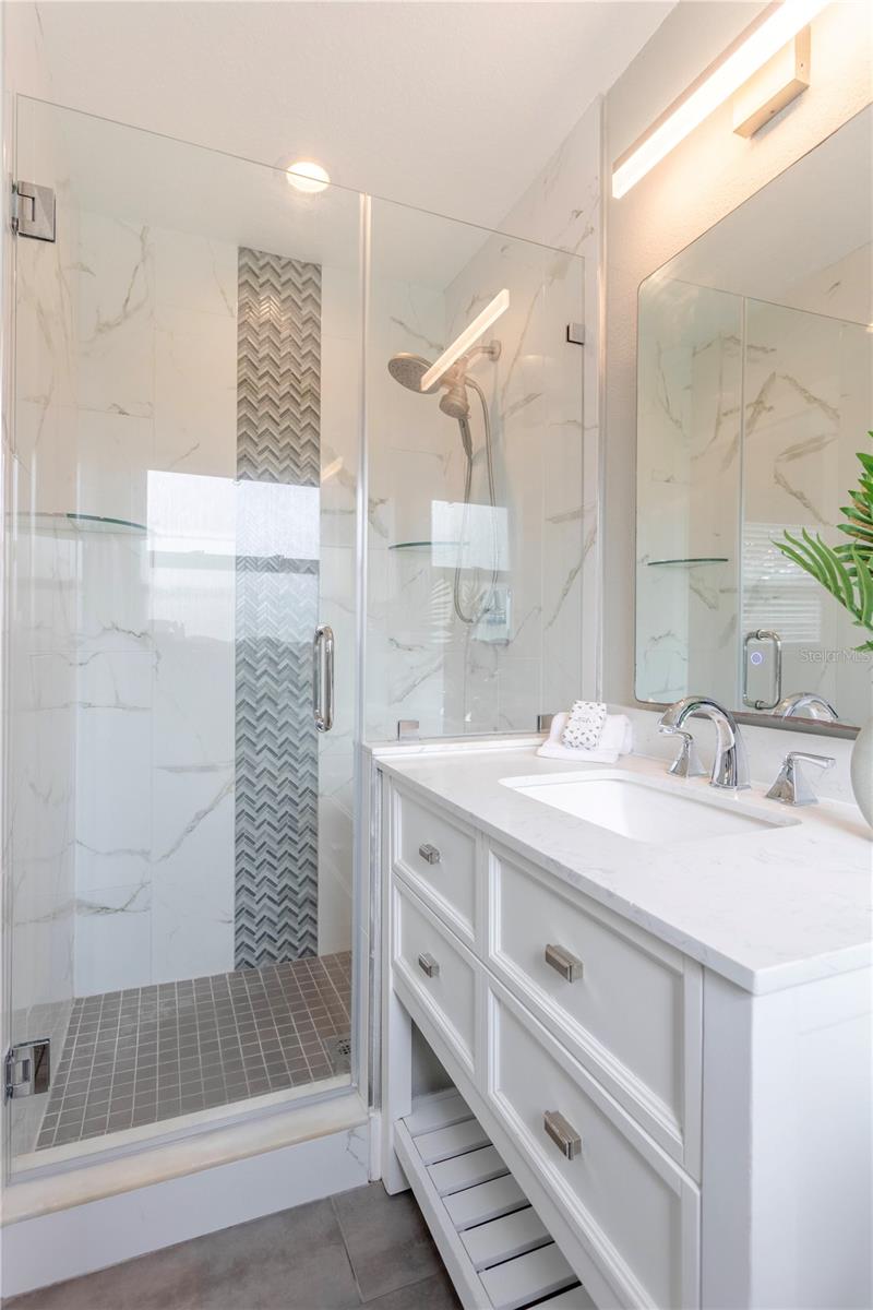 Image 26 of 42 For 1208 Roscomare Avenue