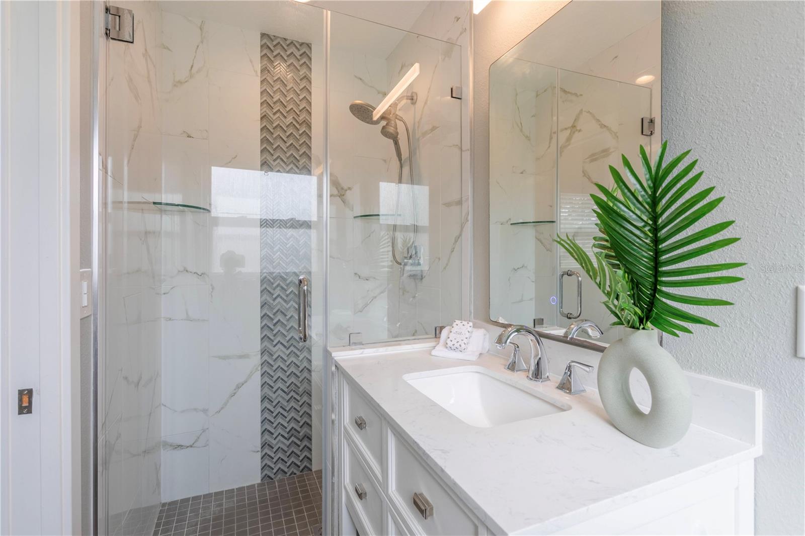 Image 27 of 42 For 1208 Roscomare Avenue