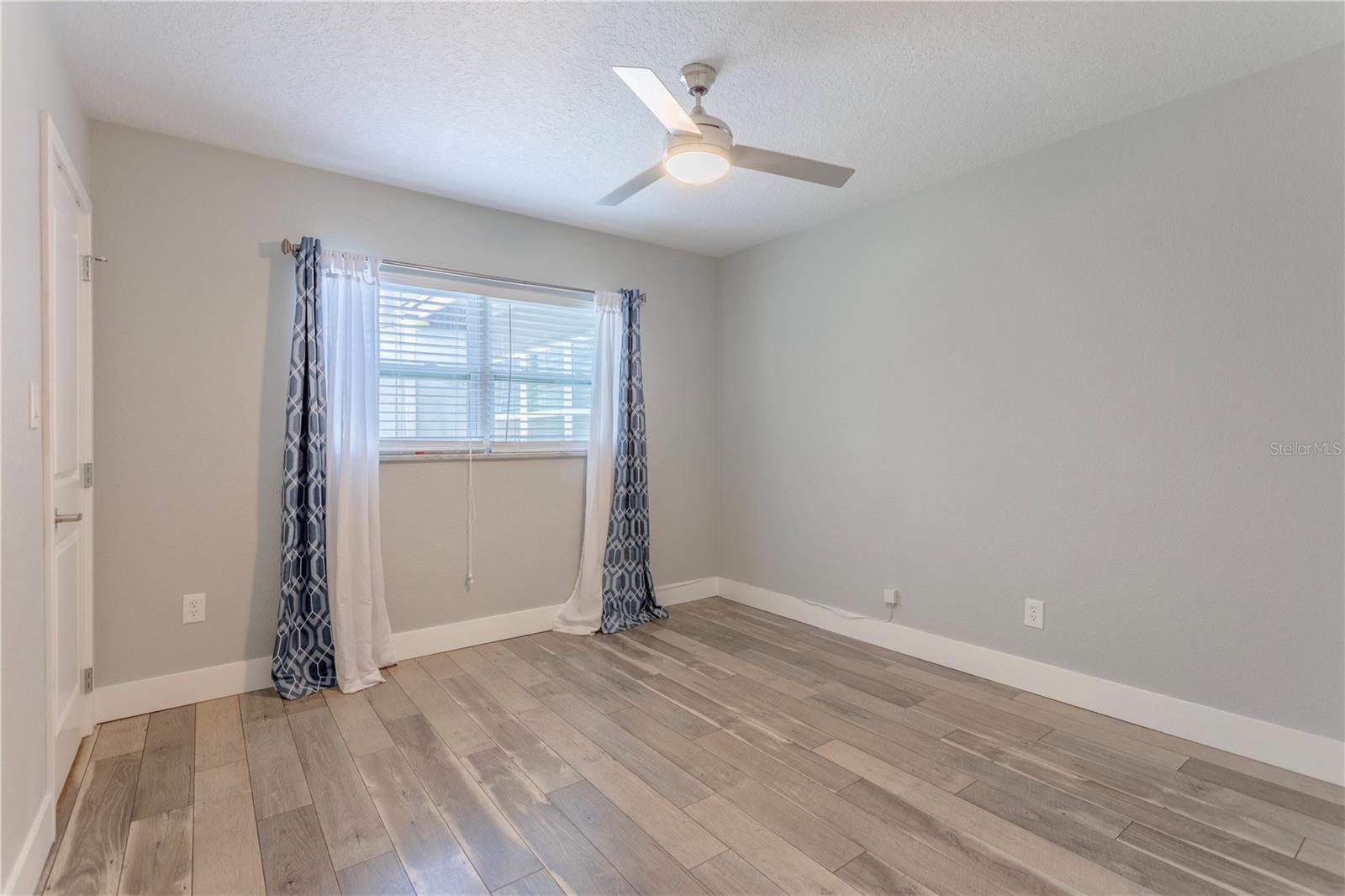 Image 28 of 42 For 1208 Roscomare Avenue