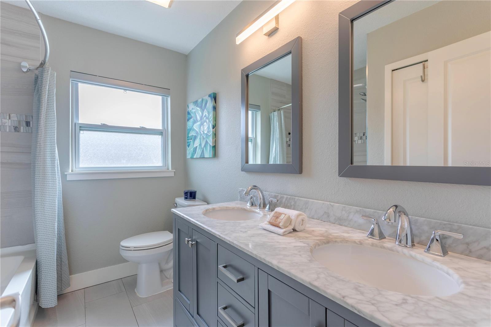 Image 31 of 42 For 1208 Roscomare Avenue