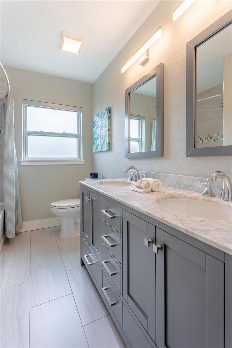 Image 32 of 42 For 1208 Roscomare Avenue