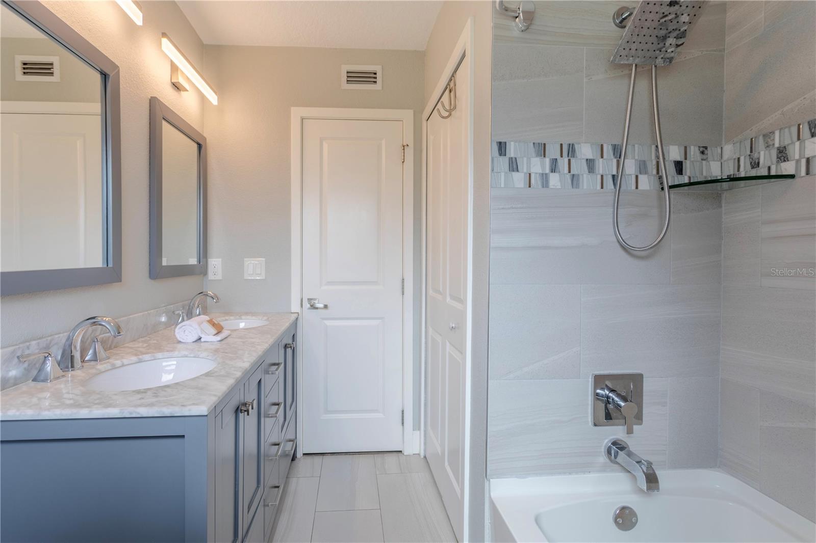 Image 33 of 42 For 1208 Roscomare Avenue