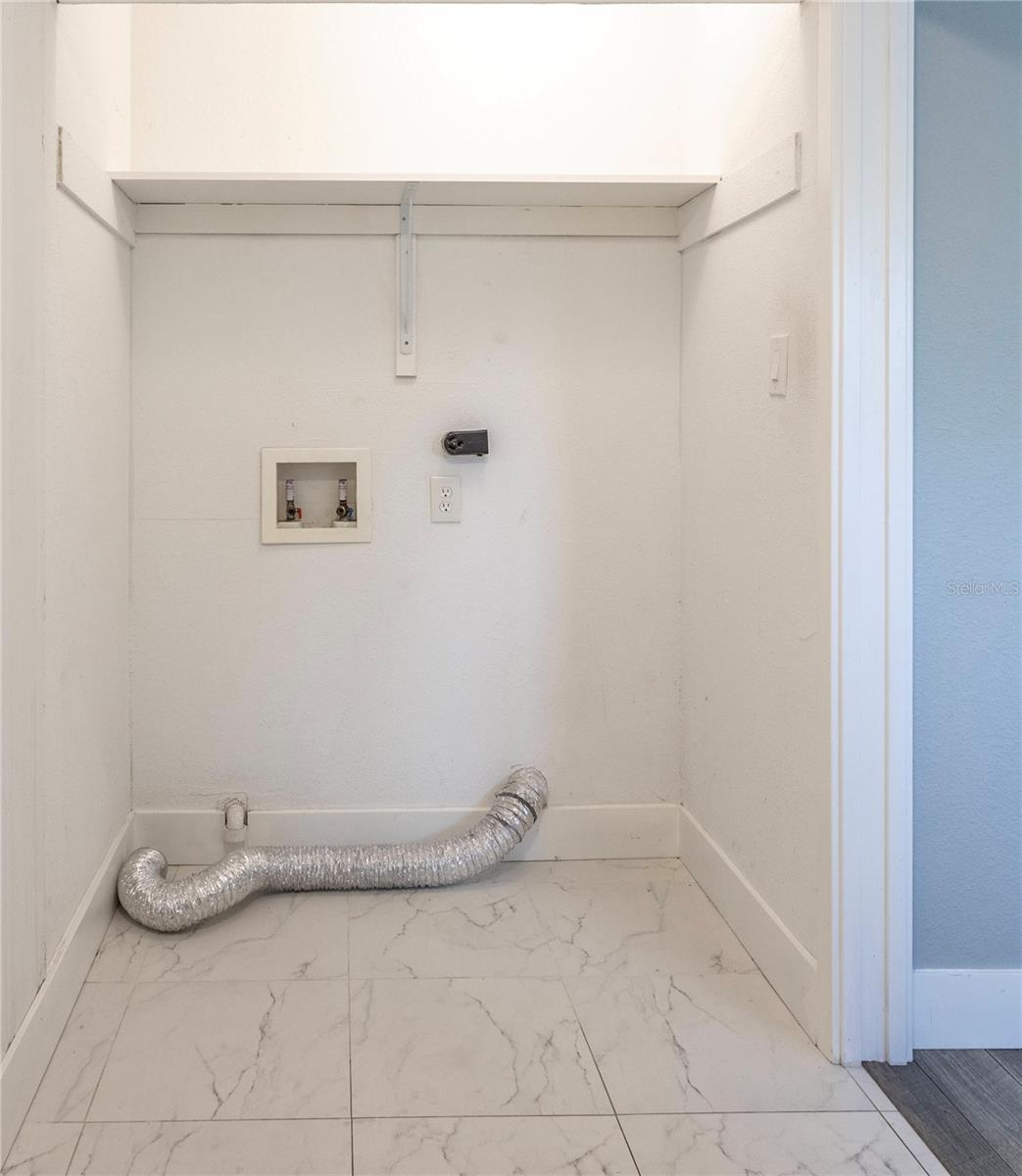 Image 37 of 42 For 1208 Roscomare Avenue