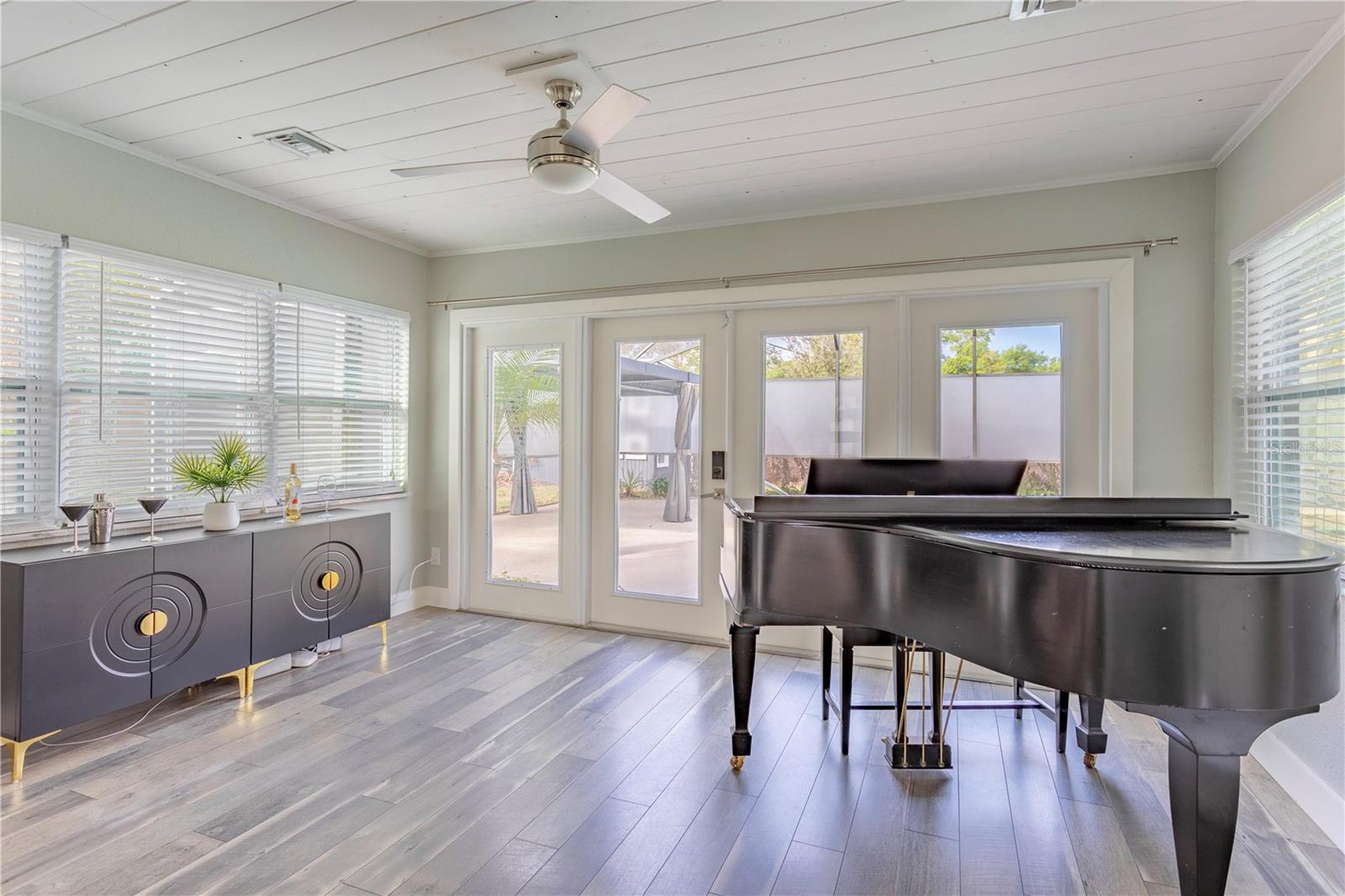 Image 6 of 42 For 1208 Roscomare Avenue