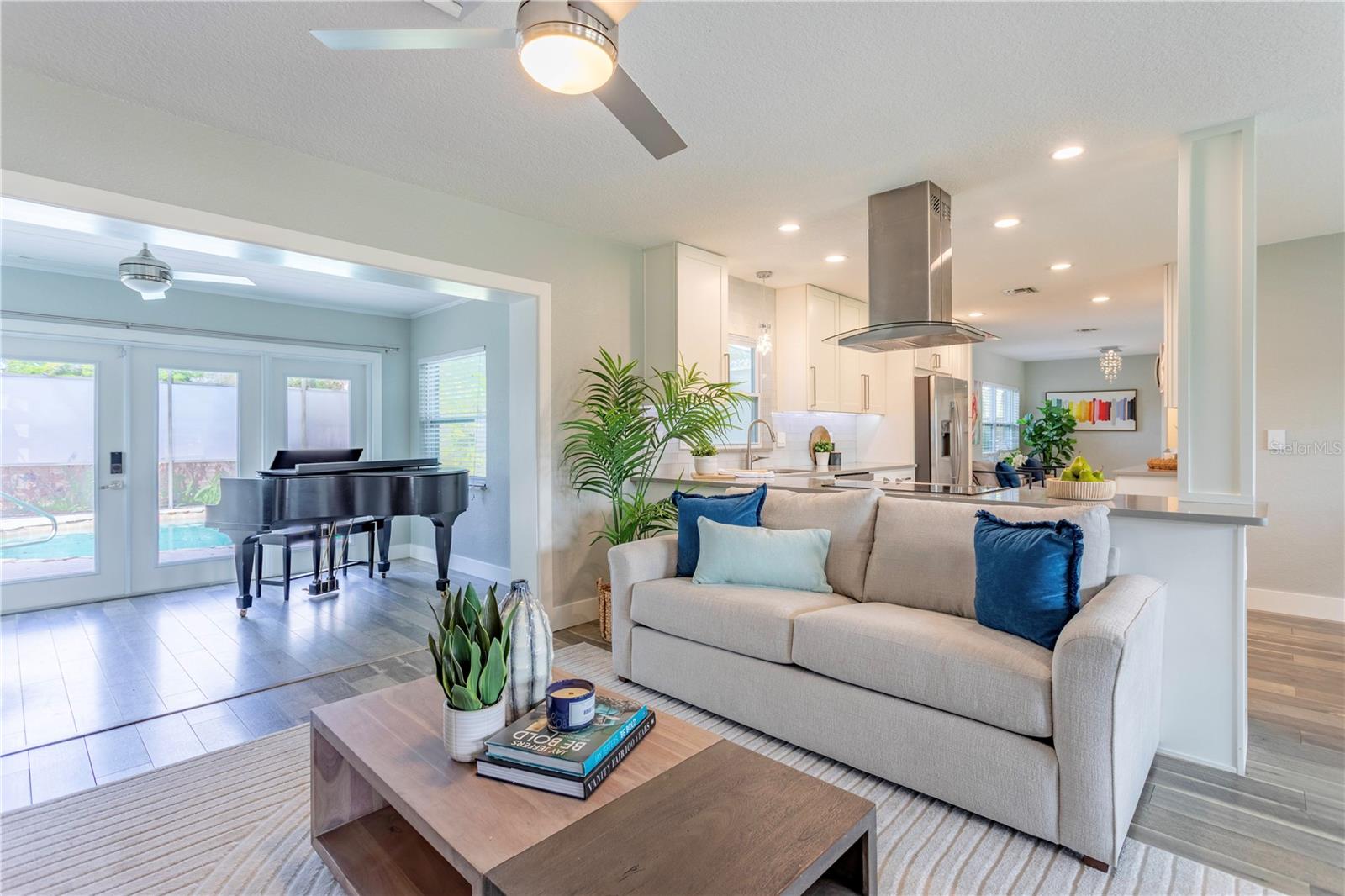 Image 8 of 42 For 1208 Roscomare Avenue