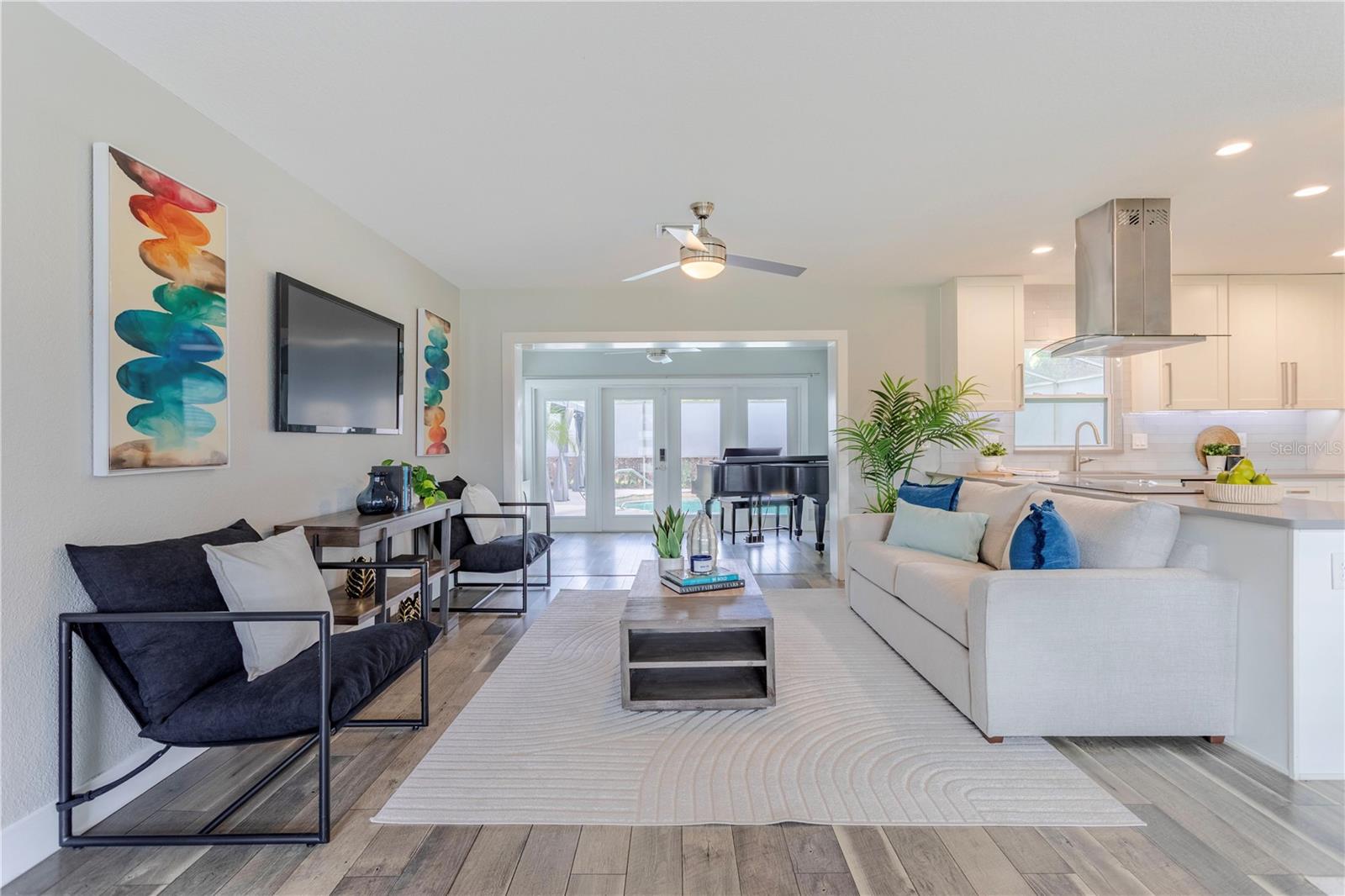 Image 9 of 42 For 1208 Roscomare Avenue