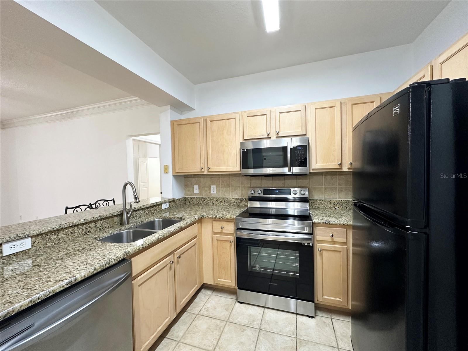 Image 4 of 45 For 12843 Madison Pointe Circle 201