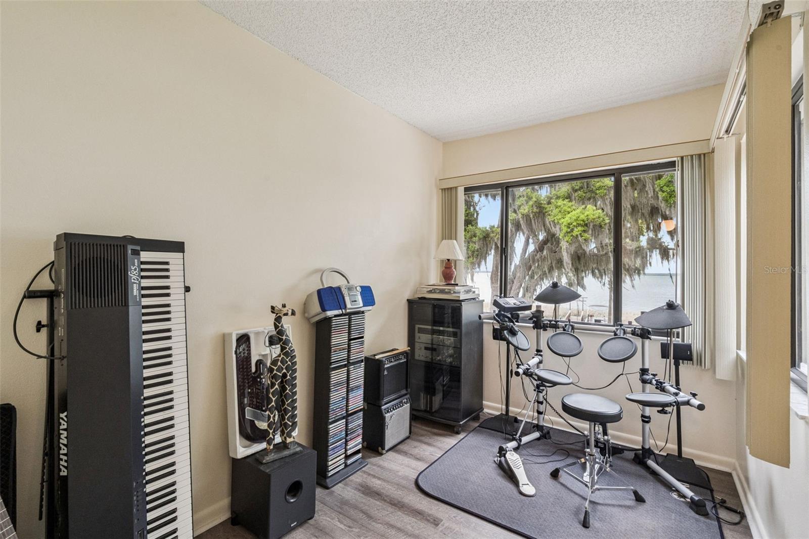 Image 20 of 57 For 35312 Griffin Drive