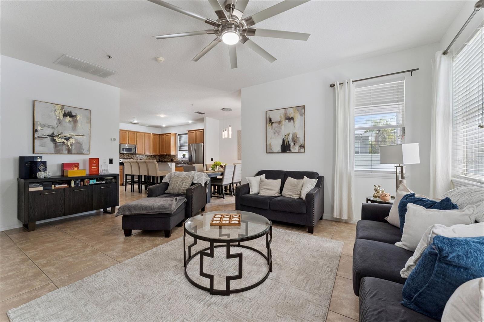 Listing photo id 10 for 10484 Eastpark Lake Drive