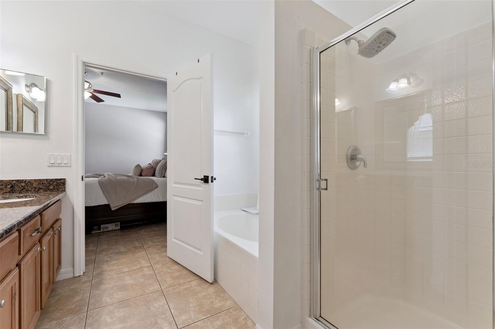 Listing photo id 14 for 10484 Eastpark Lake Drive