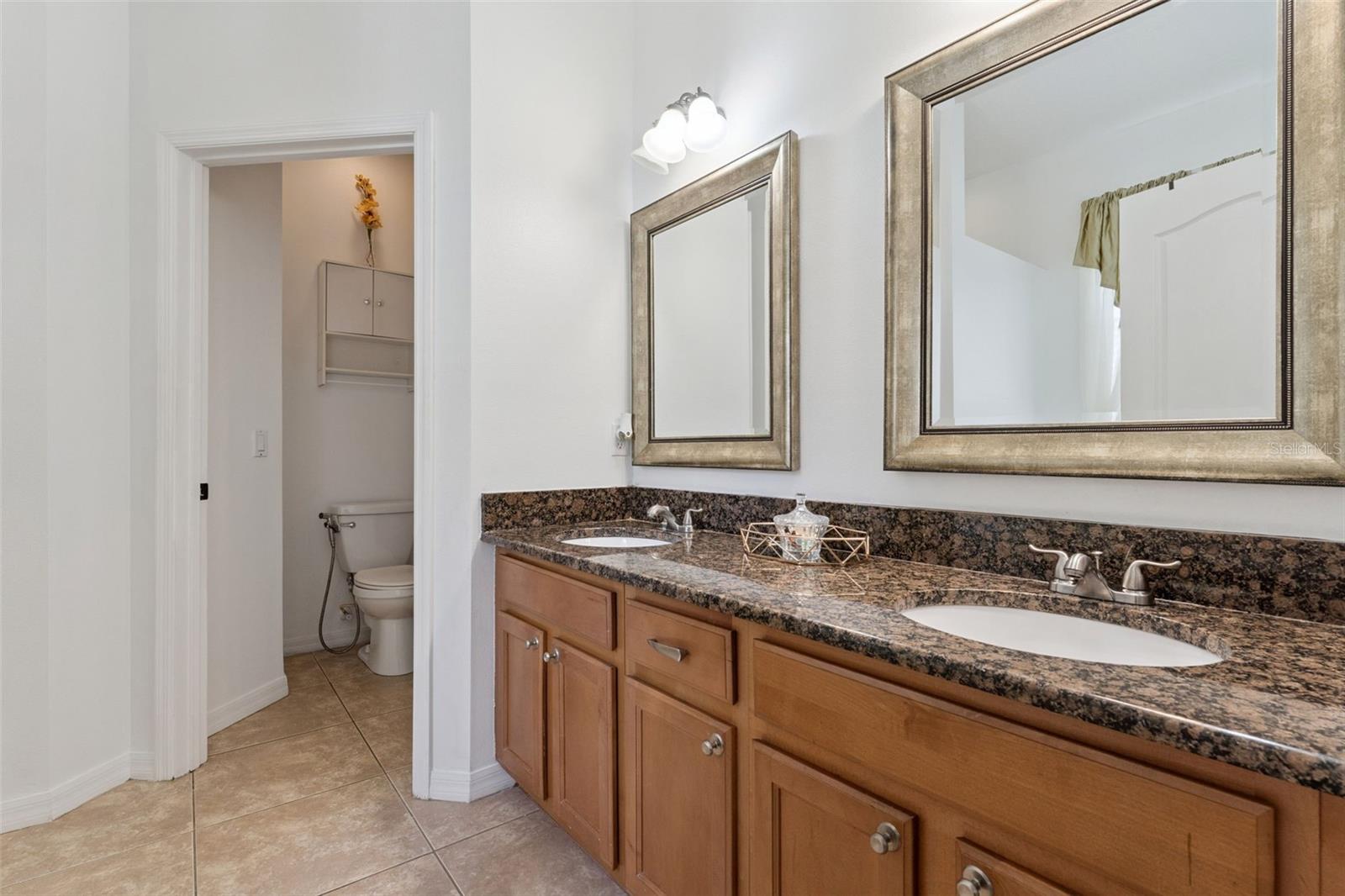 Listing photo id 15 for 10484 Eastpark Lake Drive