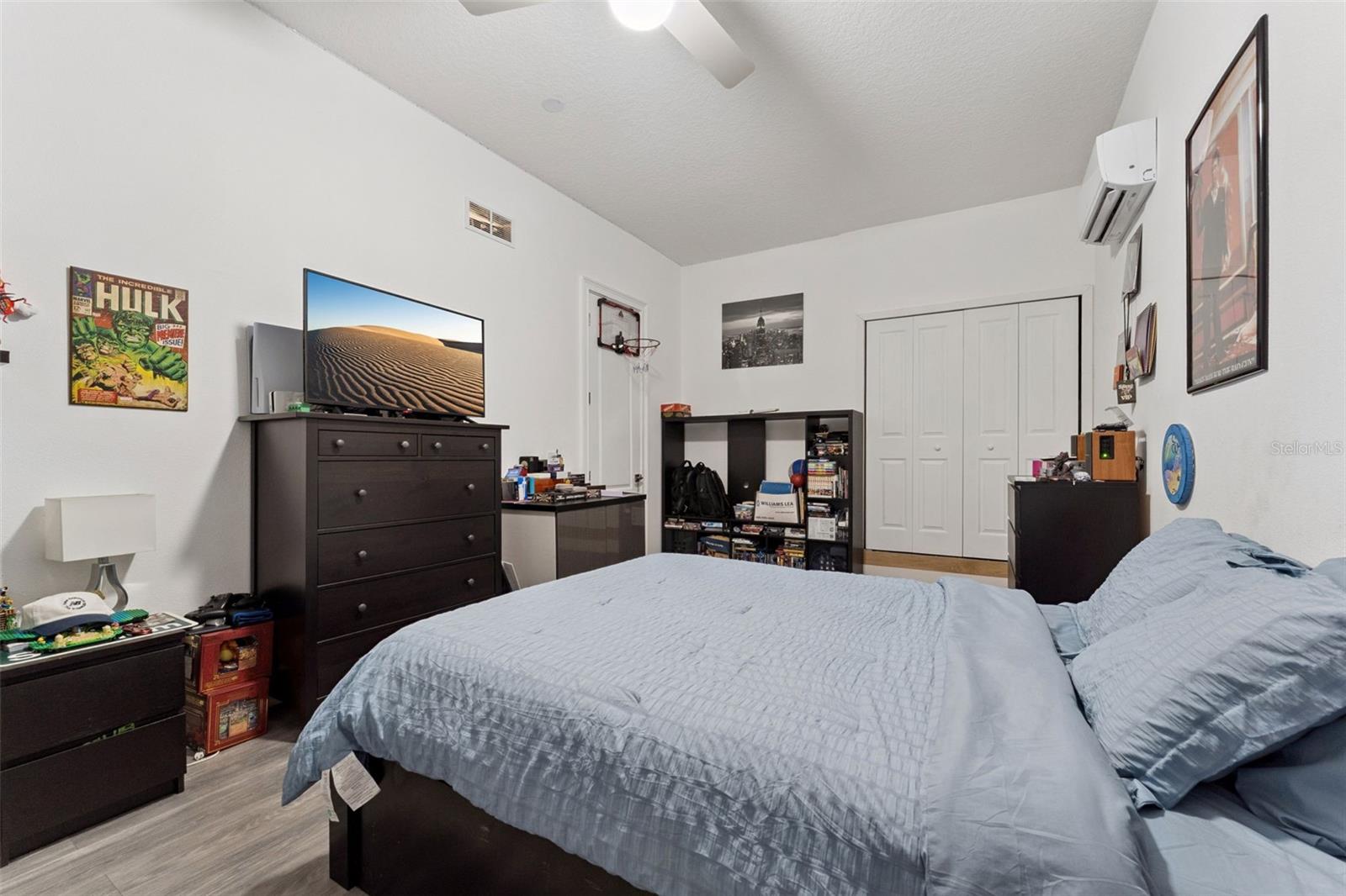 Listing photo id 17 for 10484 Eastpark Lake Drive