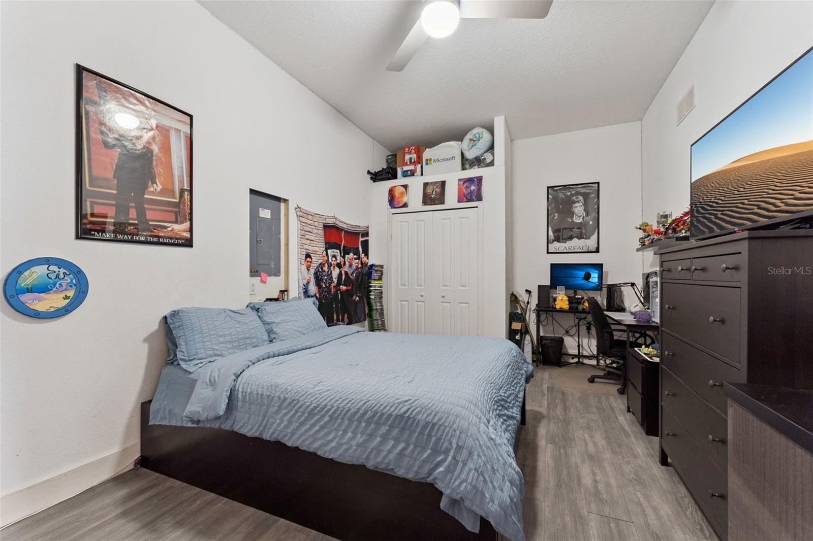 Listing photo id 18 for 10484 Eastpark Lake Drive