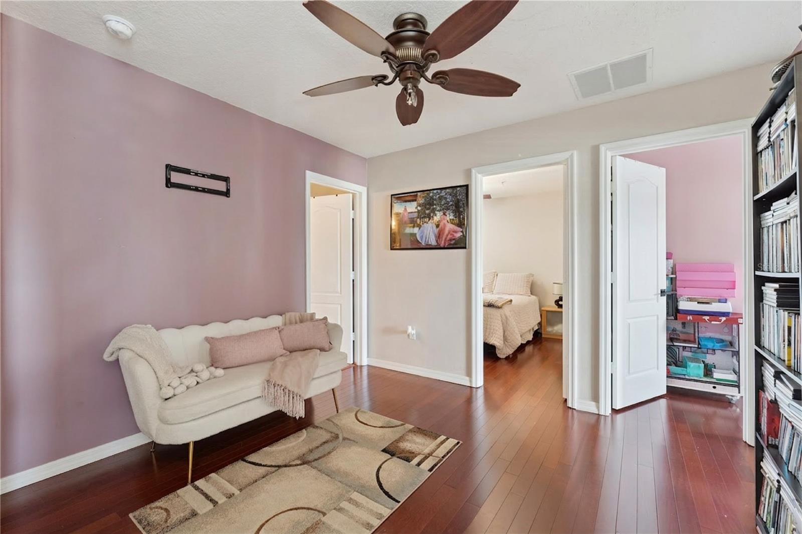 Listing photo id 20 for 10484 Eastpark Lake Drive