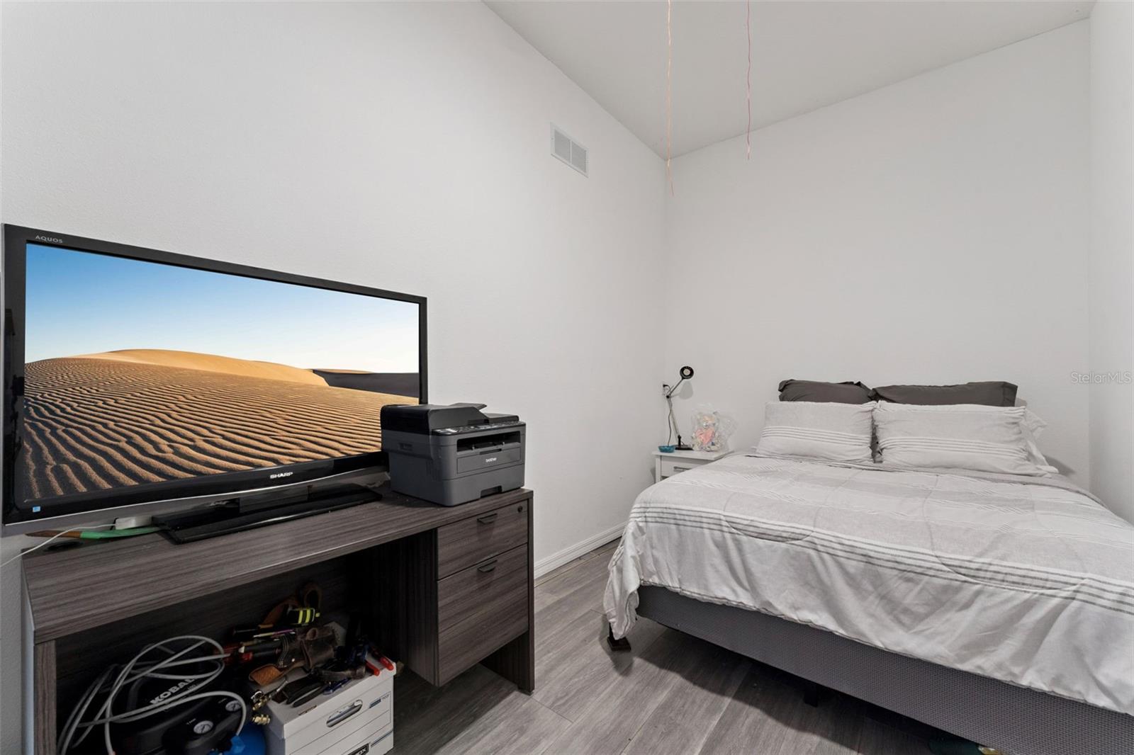 Listing photo id 23 for 10484 Eastpark Lake Drive