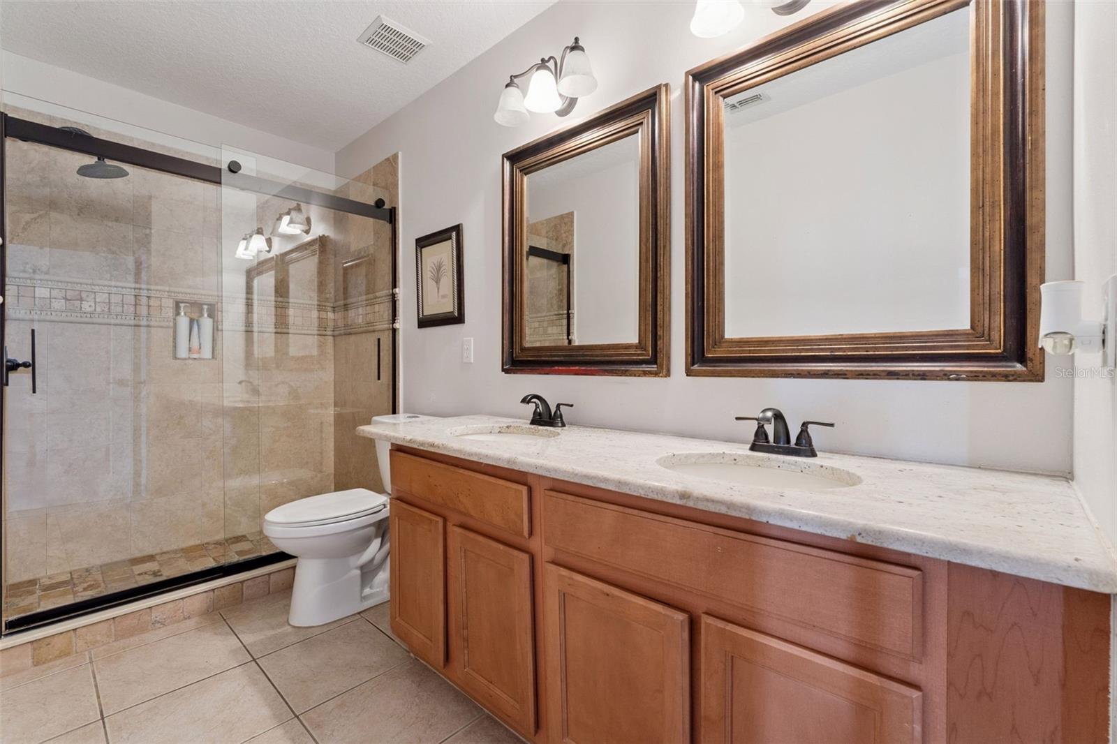 Listing photo id 24 for 10484 Eastpark Lake Drive