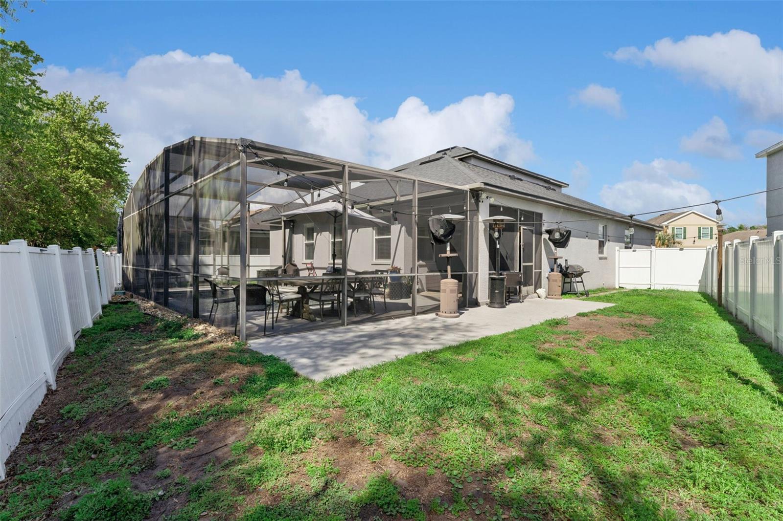 Listing photo id 29 for 10484 Eastpark Lake Drive