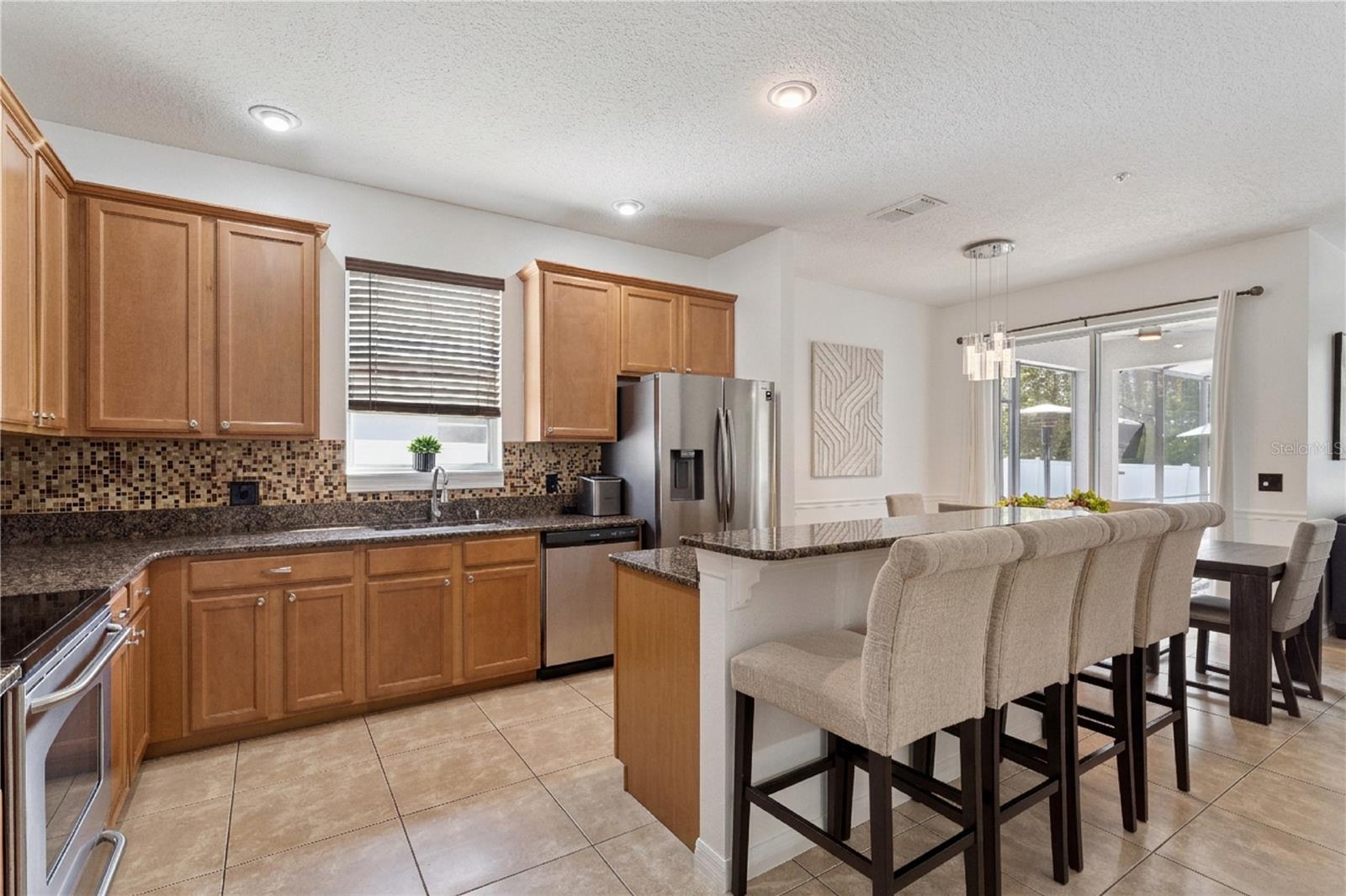 Listing photo id 3 for 10484 Eastpark Lake Drive