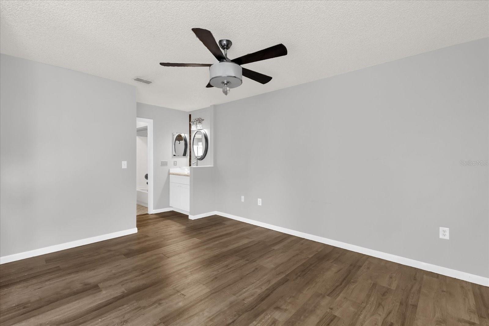 Image 14 of 43 For 3012 Semoran Boulevard G5