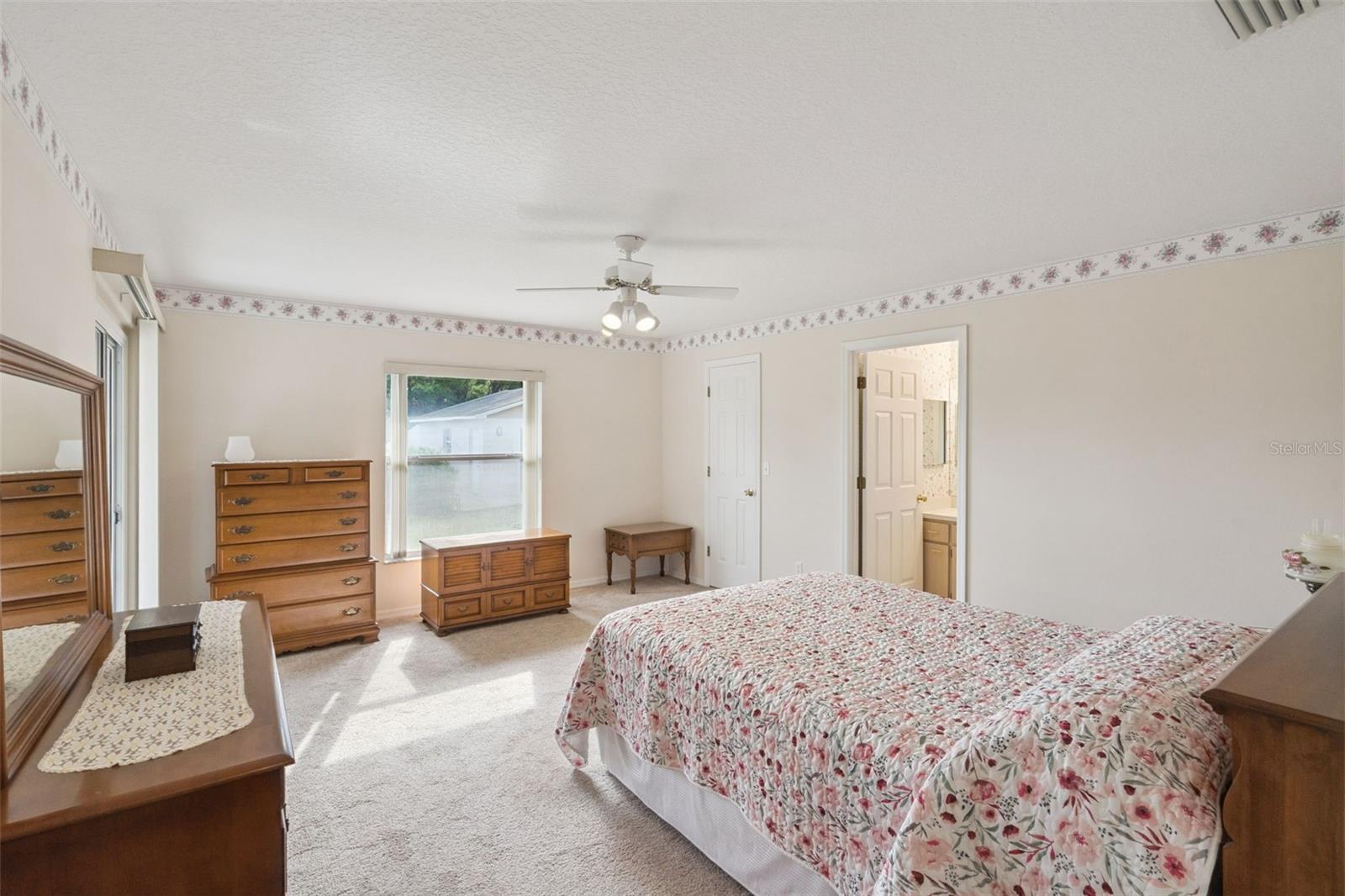 Image 10 of 34 For 10010 Lakeshore Drive