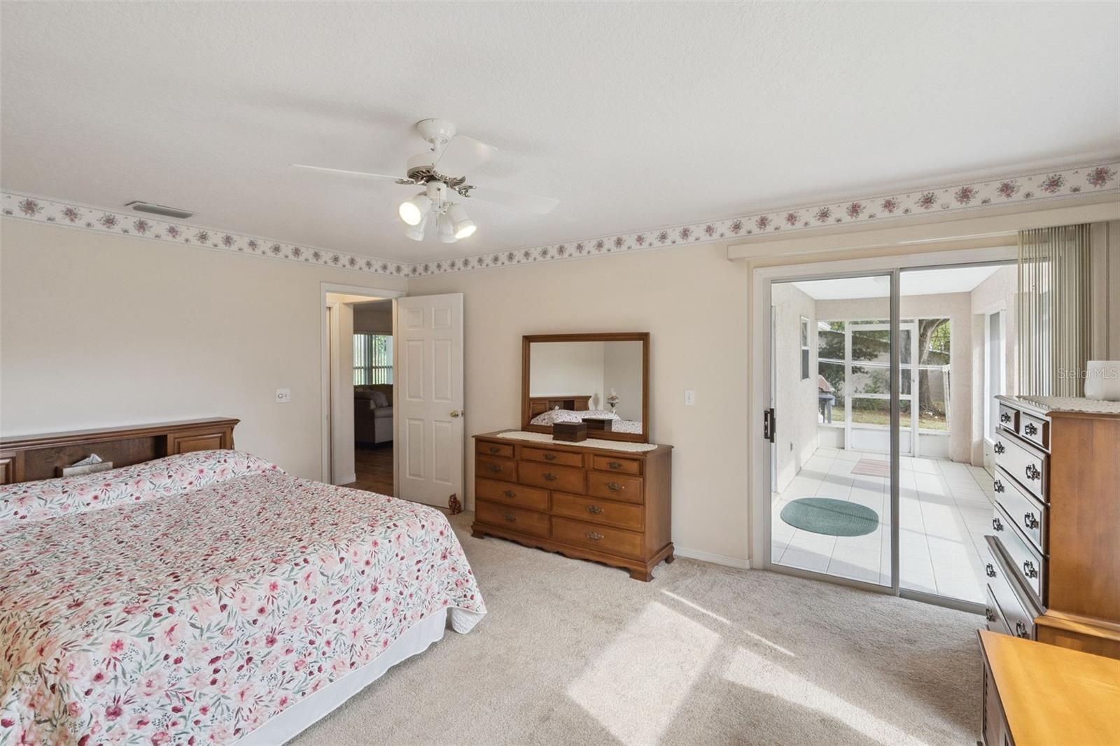 Image 11 of 34 For 10010 Lakeshore Drive