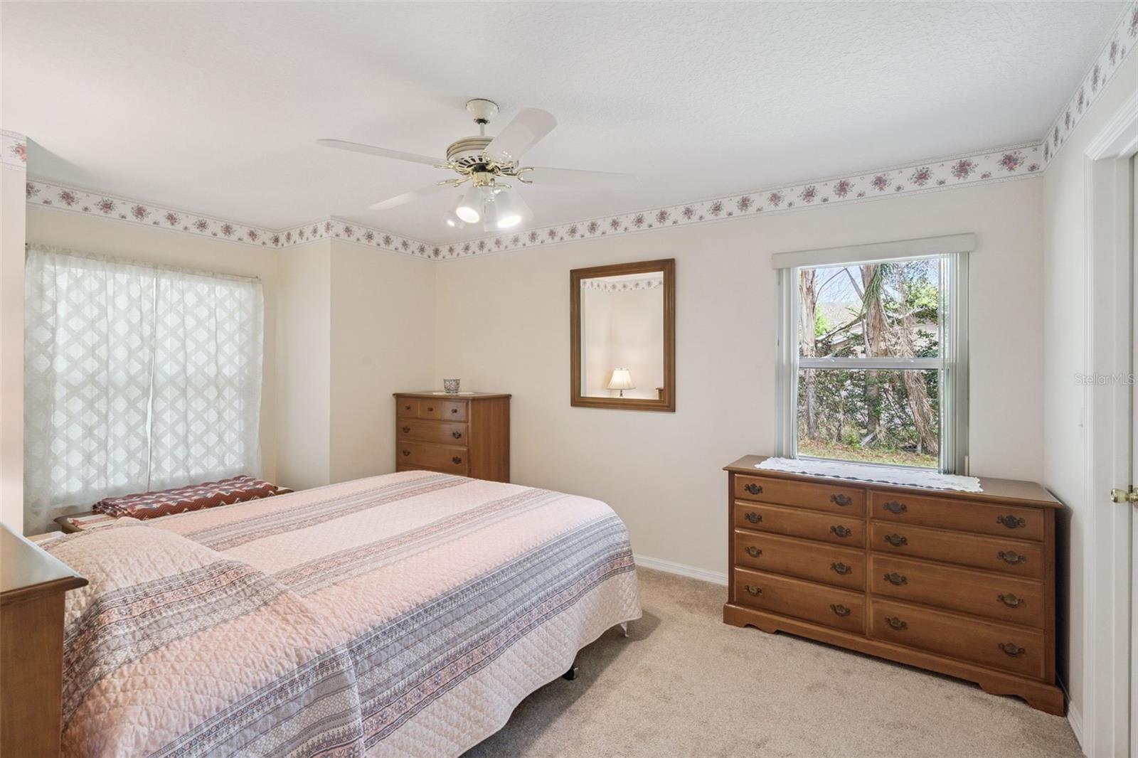 Image 13 of 34 For 10010 Lakeshore Drive