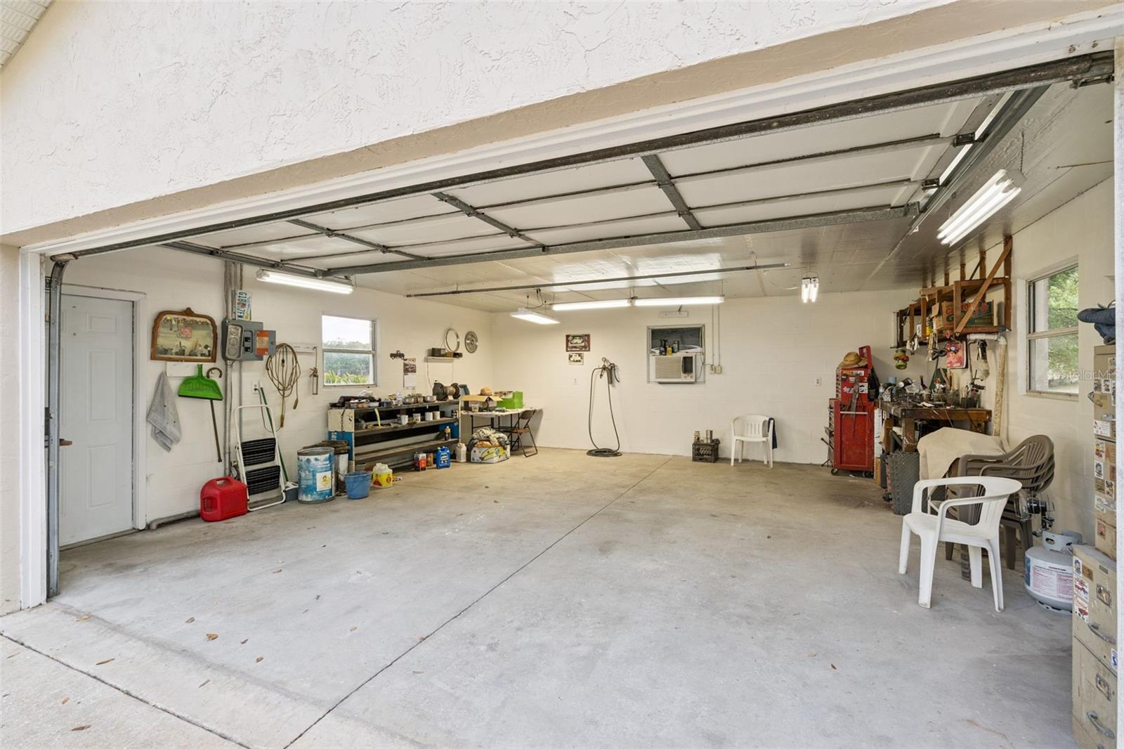 Image 19 of 34 For 10010 Lakeshore Drive