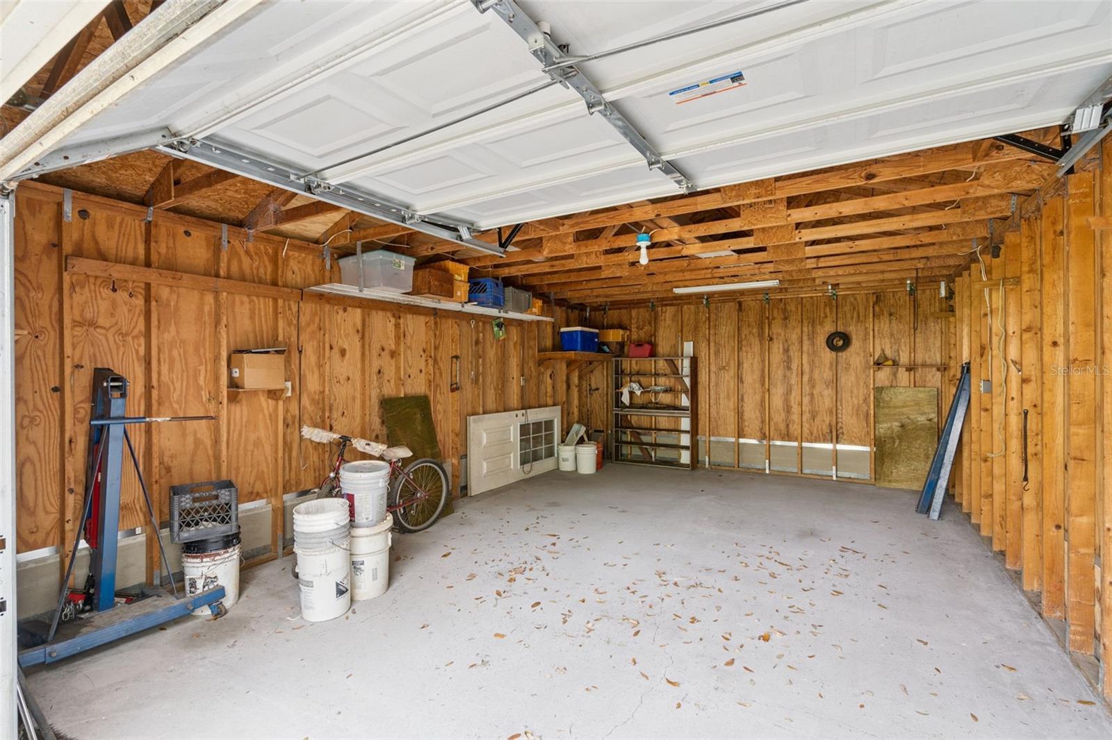 Image 21 of 34 For 10010 Lakeshore Drive