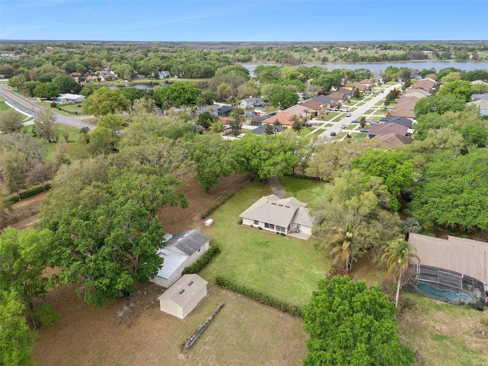 Image 27 of 34 For 10010 Lakeshore Drive