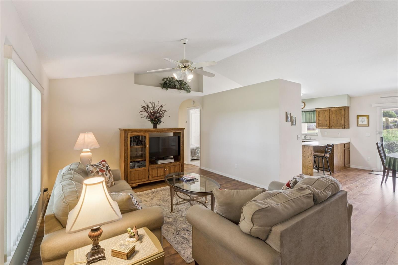 Image 4 of 34 For 10010 Lakeshore Drive