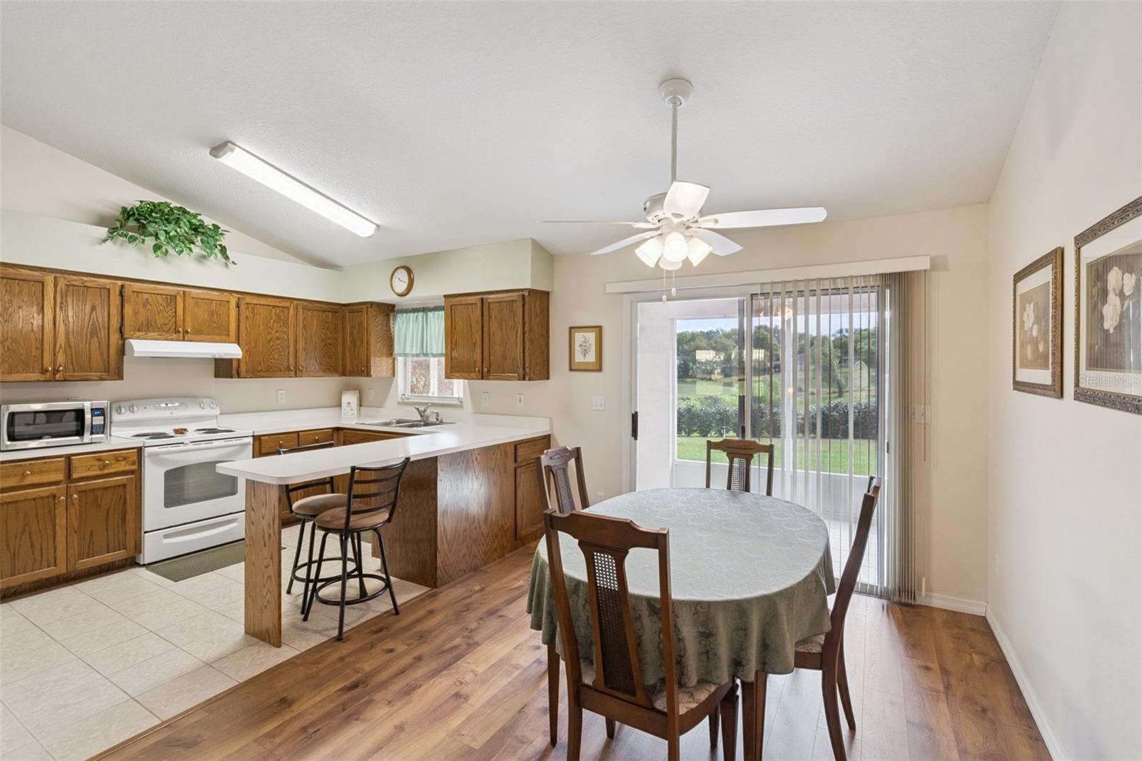 Image 6 of 34 For 10010 Lakeshore Drive