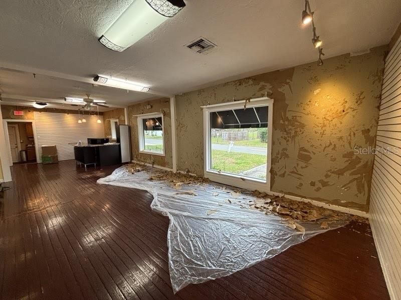 Image 21 of 25 For 1201 Fairbanks Avenue