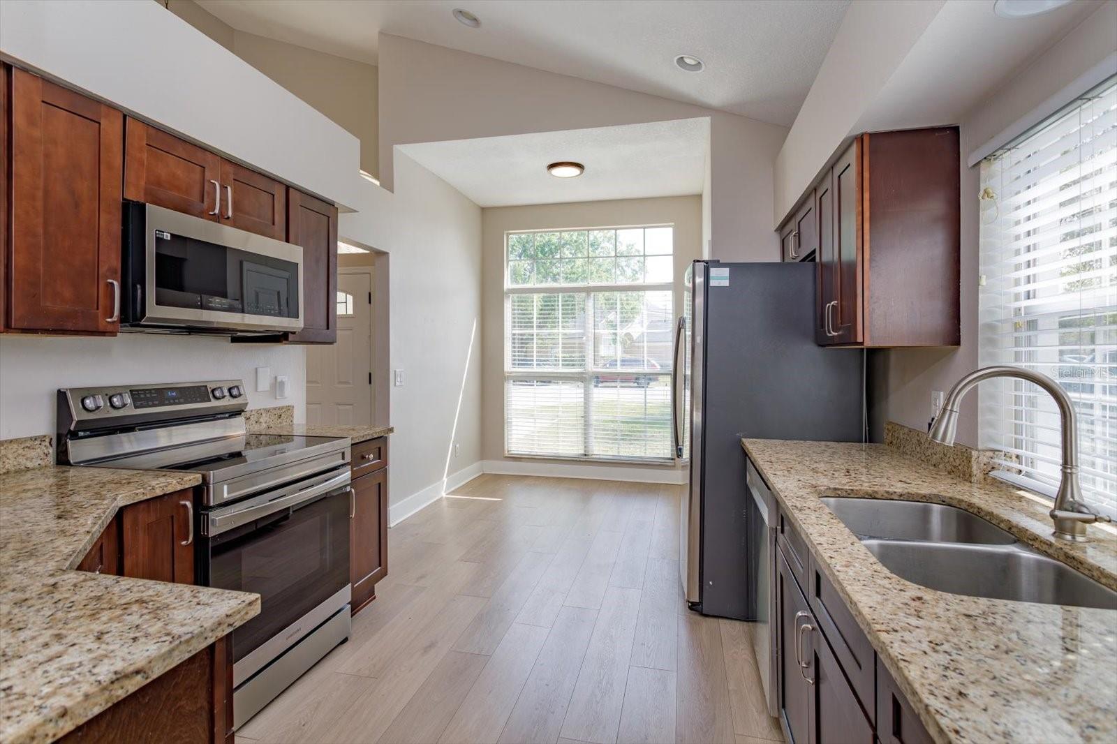 Image 10 of 25 For 836 Garden Glen Loop