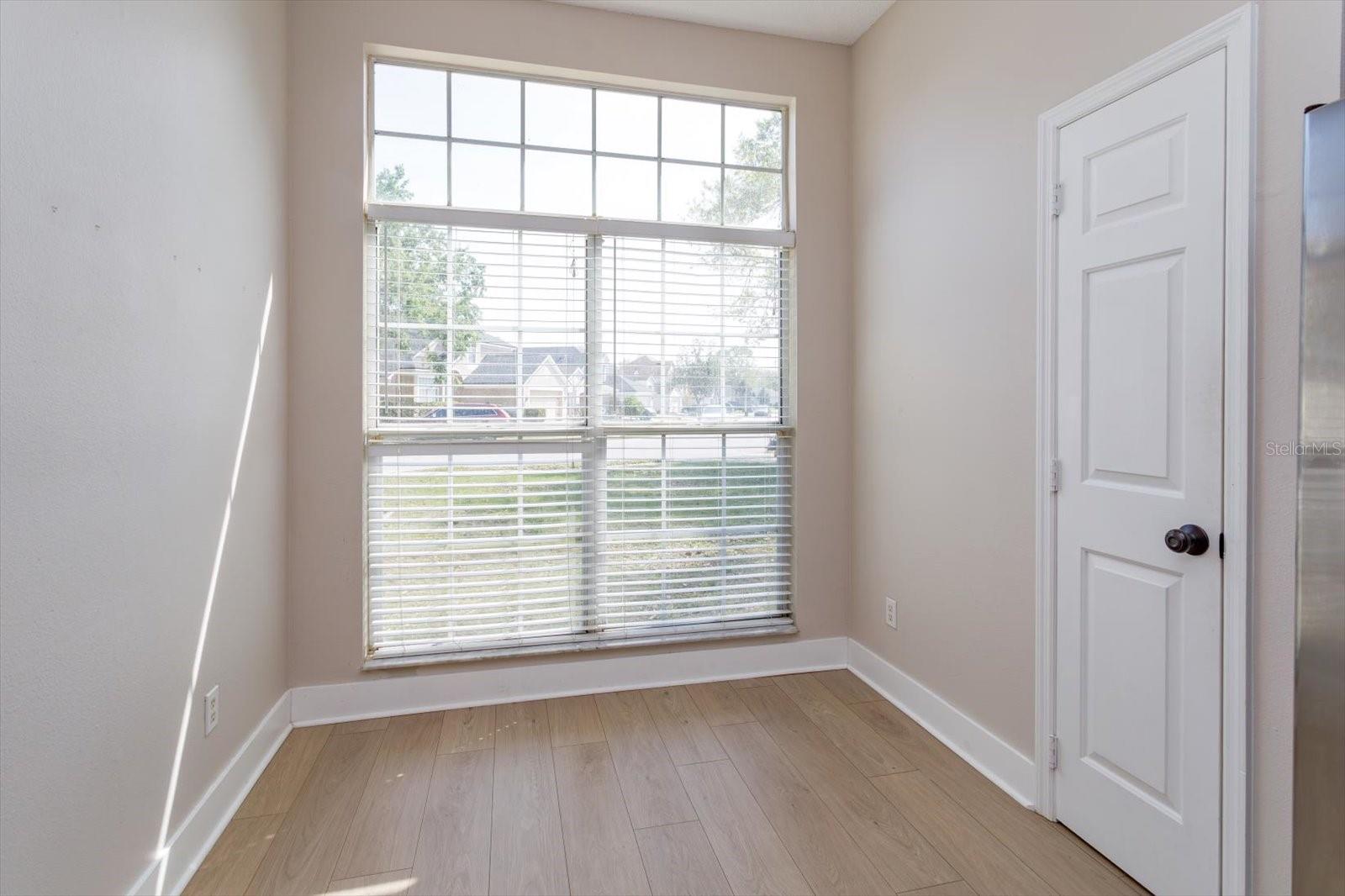 Image 11 of 25 For 836 Garden Glen Loop