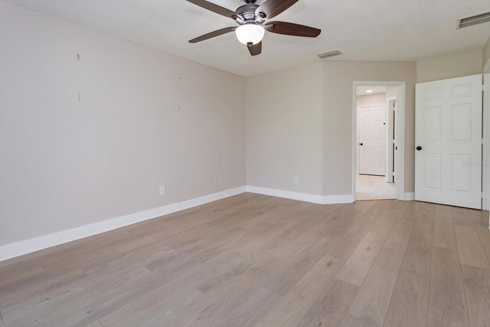 Image 14 of 25 For 836 Garden Glen Loop