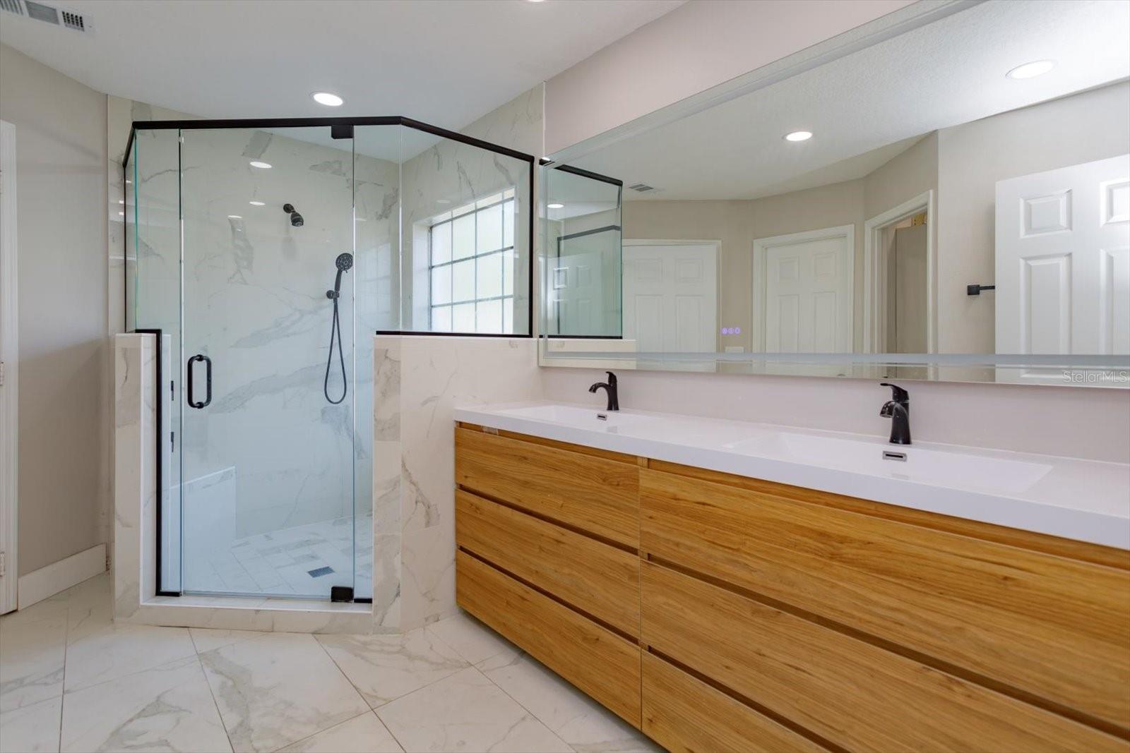 Image 15 of 25 For 836 Garden Glen Loop