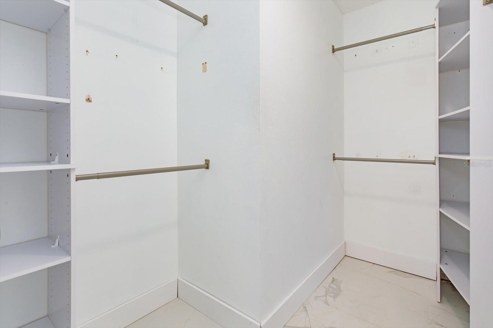 Image 16 of 25 For 836 Garden Glen Loop