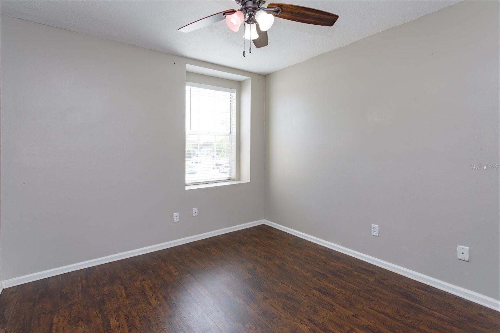 Image 17 of 25 For 836 Garden Glen Loop