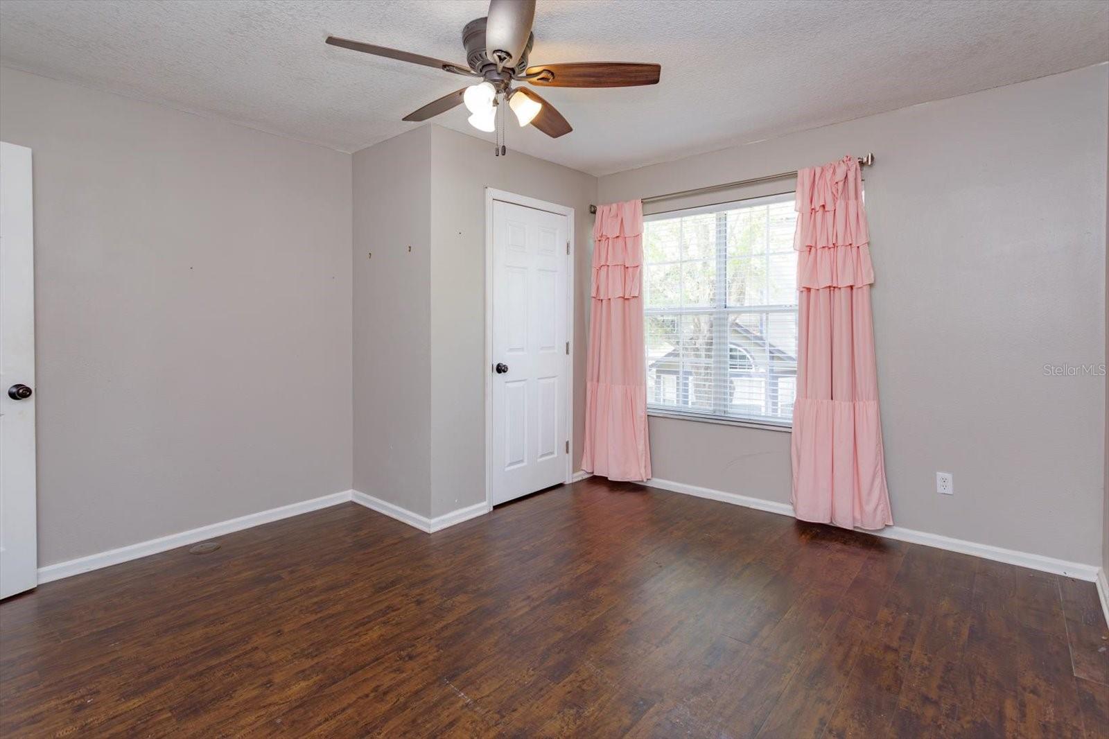 Image 21 of 25 For 836 Garden Glen Loop