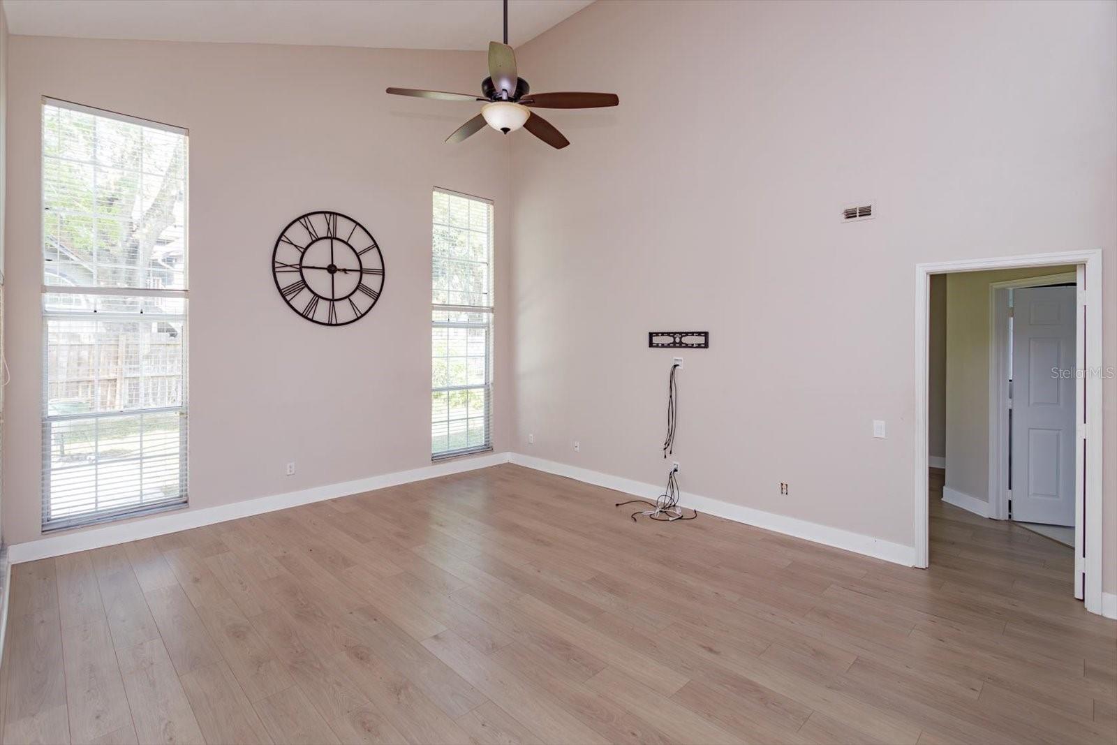 Image 3 of 25 For 836 Garden Glen Loop