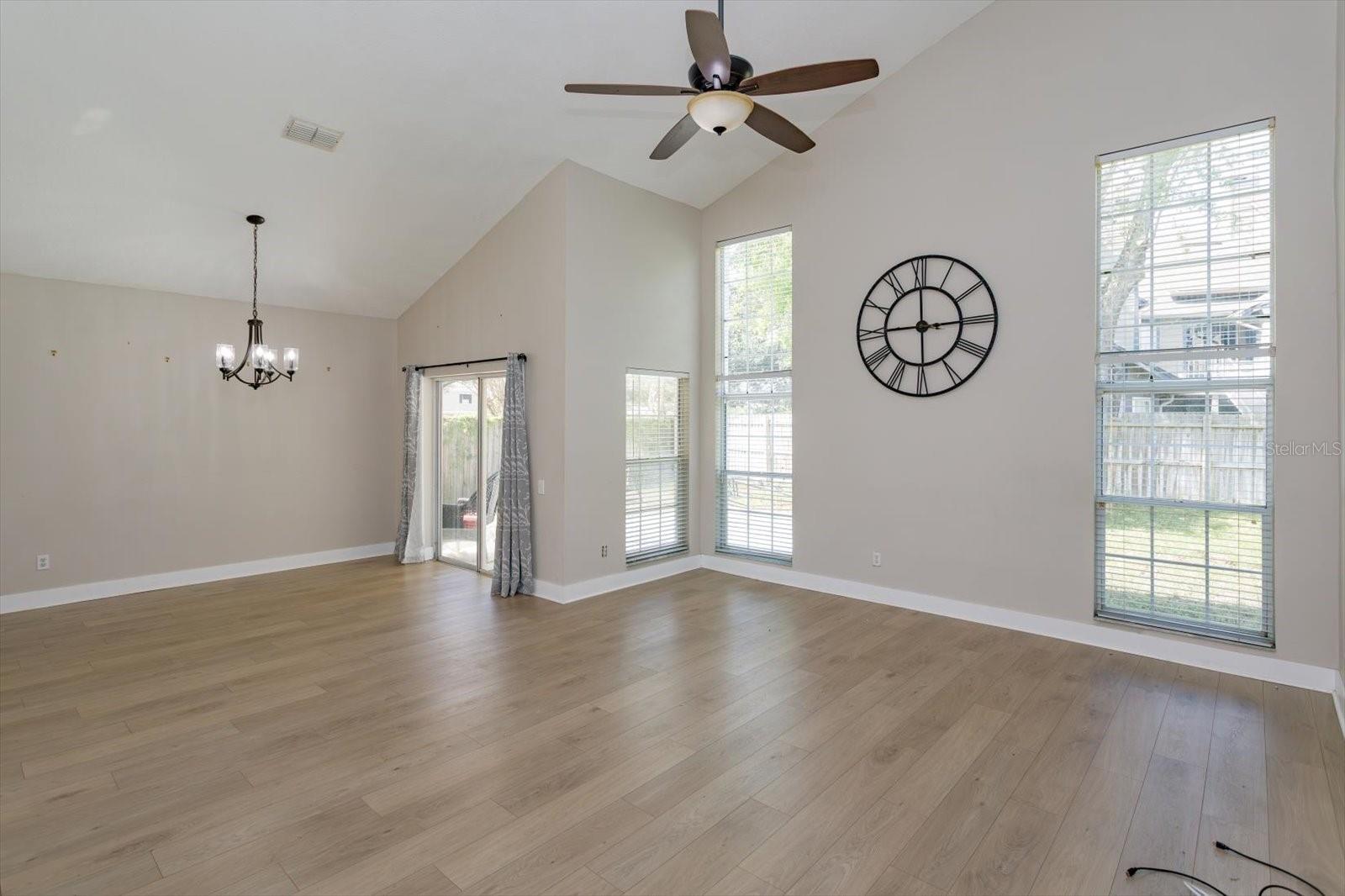 Image 4 of 25 For 836 Garden Glen Loop