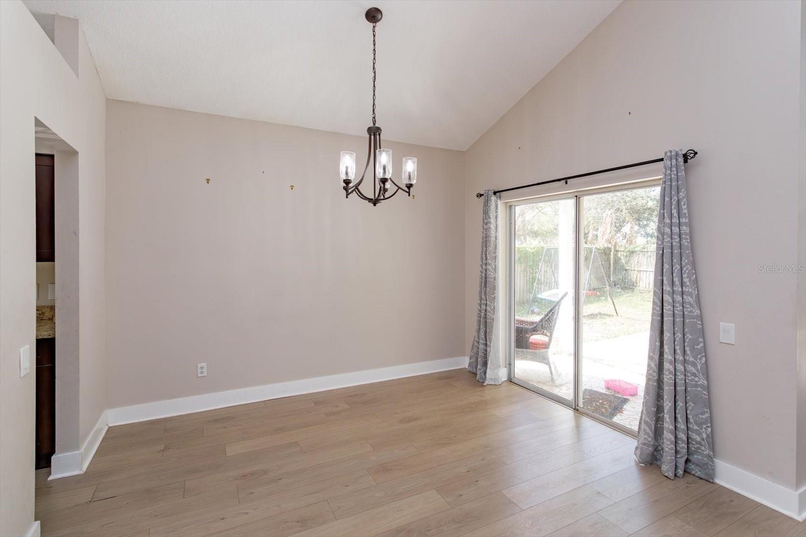 Image 6 of 25 For 836 Garden Glen Loop